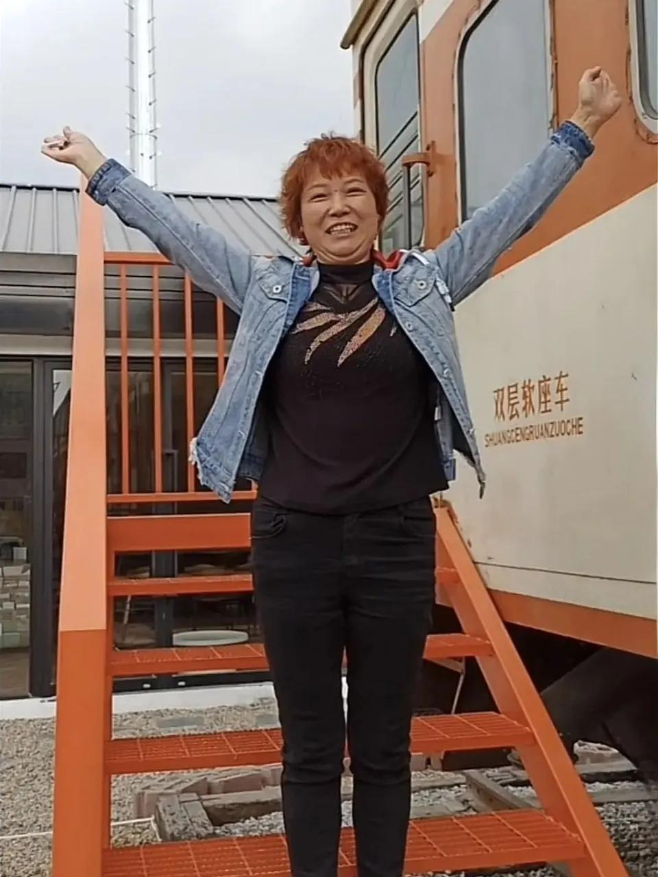 她已经去世一年了，江苏苏州见义勇为的胡友平女士，为了救下日本母子牺牲了自己的生命