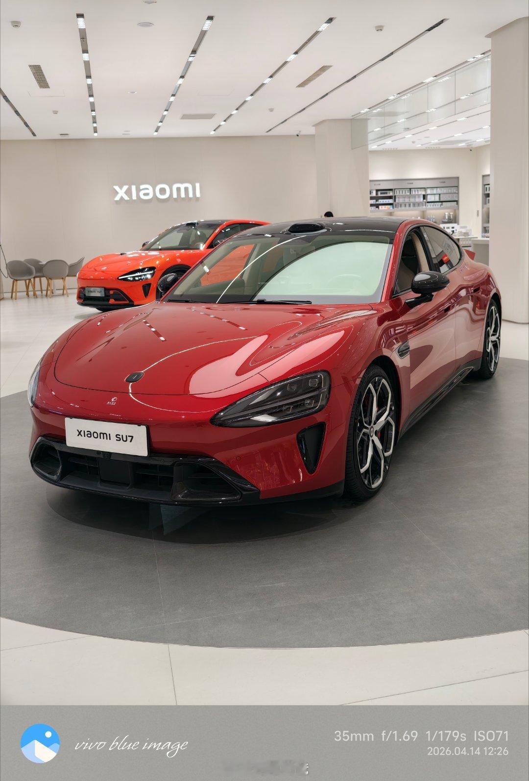 其他的车企也学习一下小米店内的灯光布局吧，随手拍就很出效果小米su7小米汽车