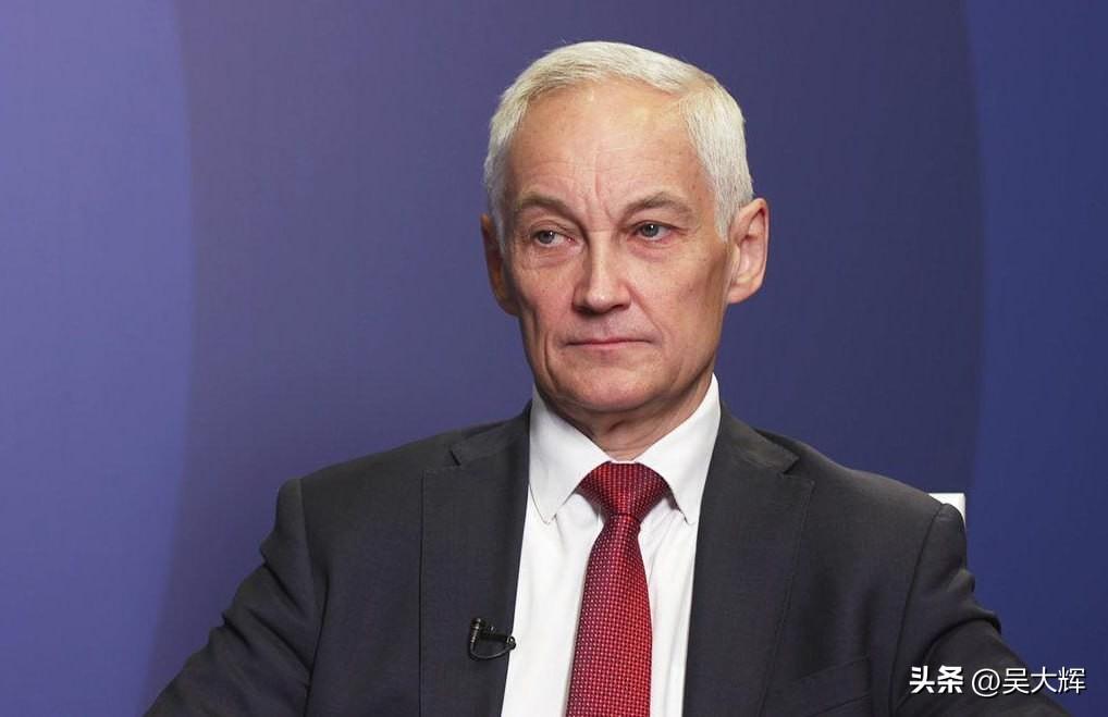 【俄防长祝贺俄军“解放”沃尔昌斯克】

12月1日，俄罗斯国防部长安德烈·别洛乌