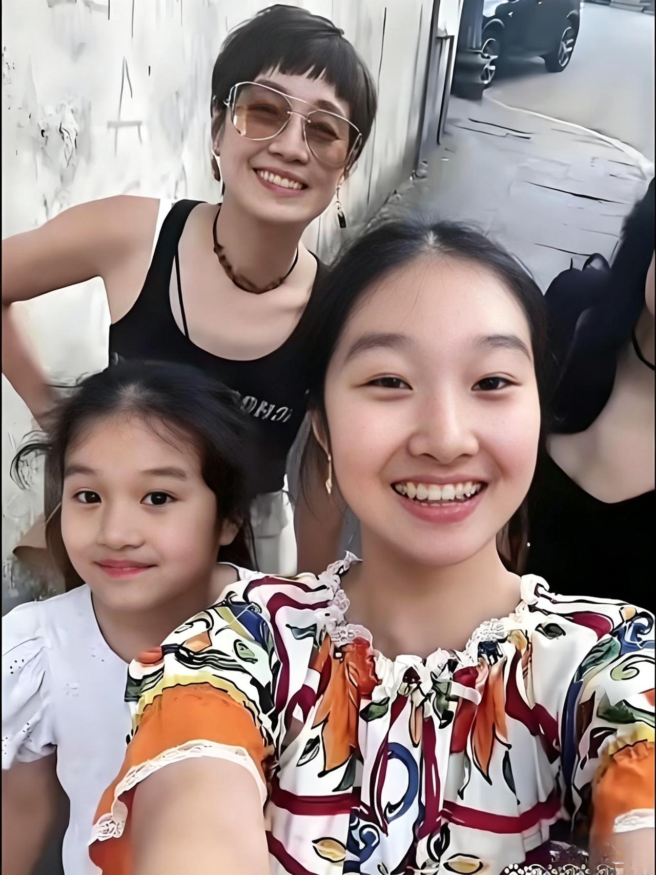 离婚7年零互撕！文章马伊琍的育儿格局，狠狠打脸内娱
 
7月12日，文章马伊琍两
