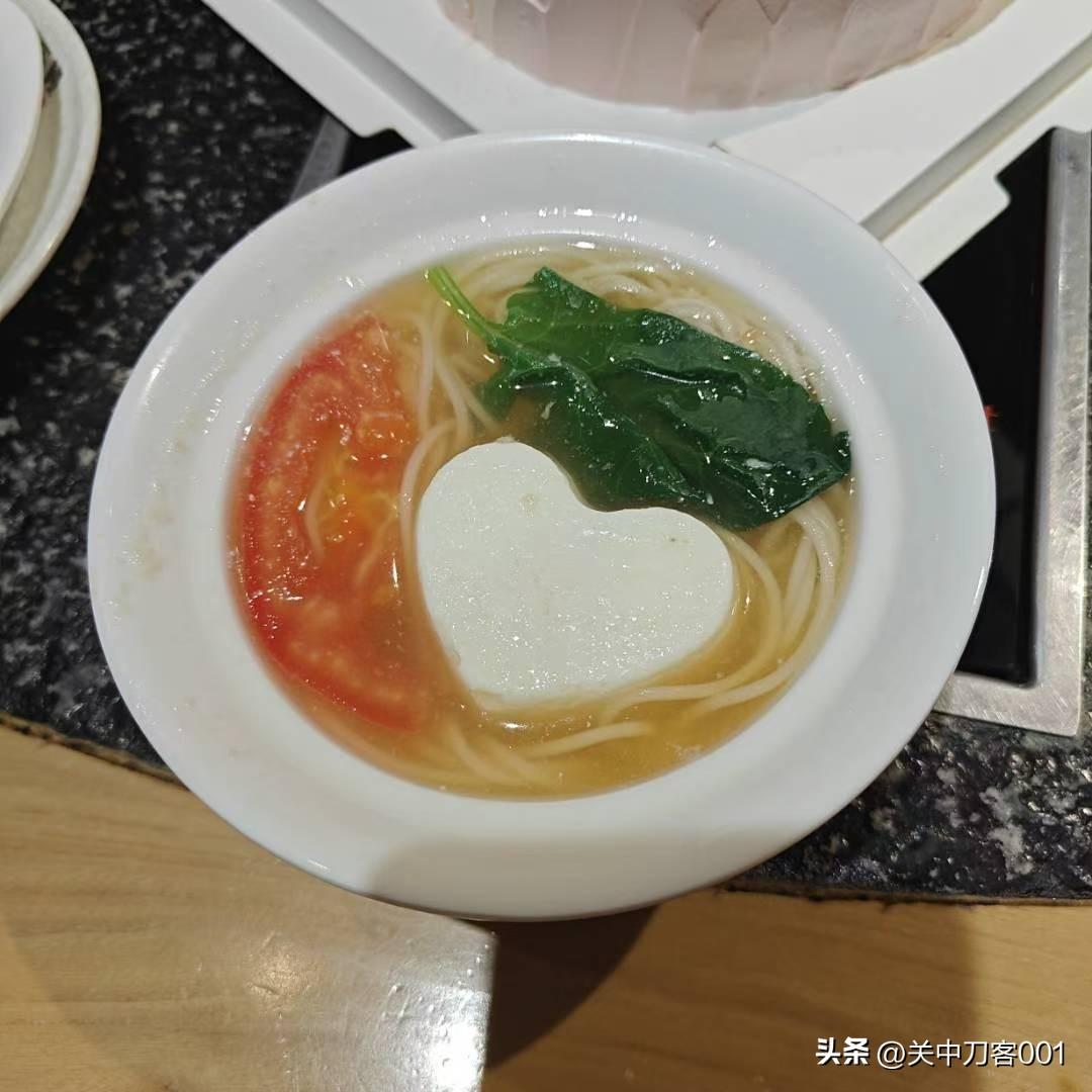 每日晨起迈开脚步，汗水不负努力。老铁们，自律是崛起的第一步。想锻炼欢迎约起我们一