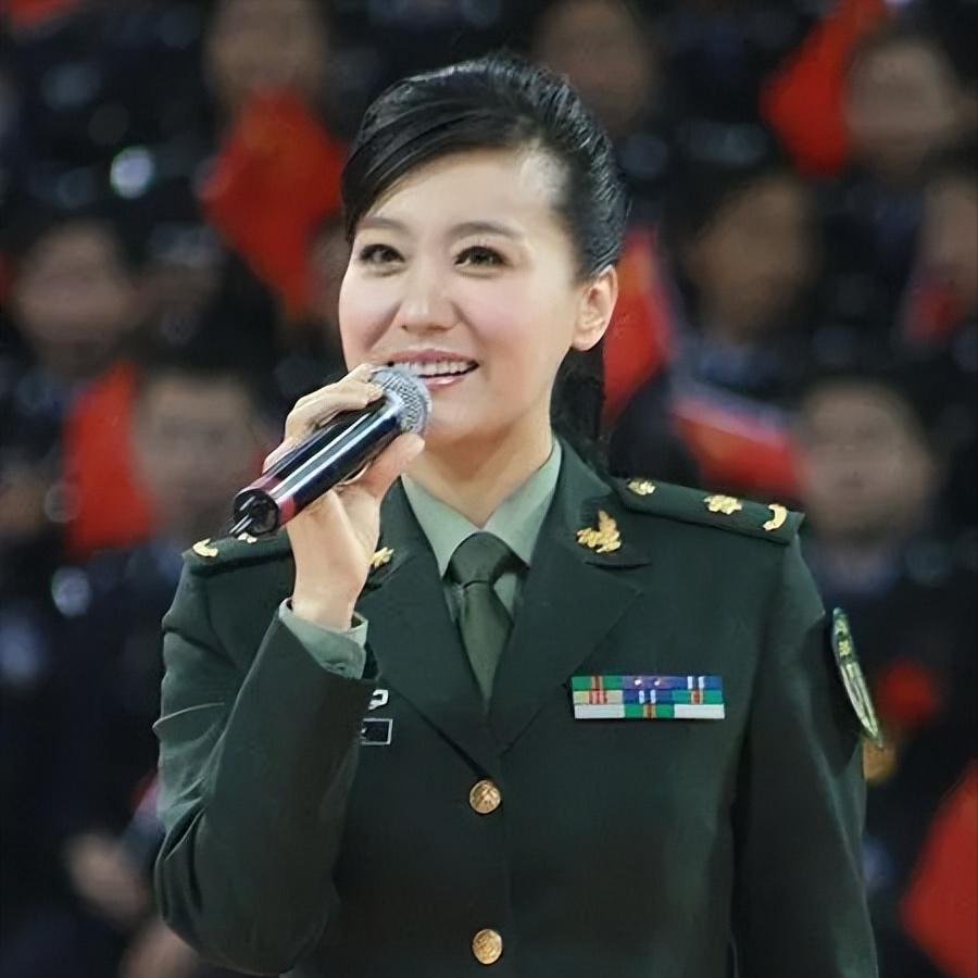 歌唱家，谭晶，父亲是芭蕾舞演员，母亲是歌唱演员，在谭晶七岁的时候，妈妈去北京音乐
