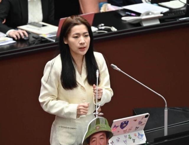 台湾省立法机构院会今天审查赖清德的弹劾案，民进党51席“立委”中，只有3位愿意出