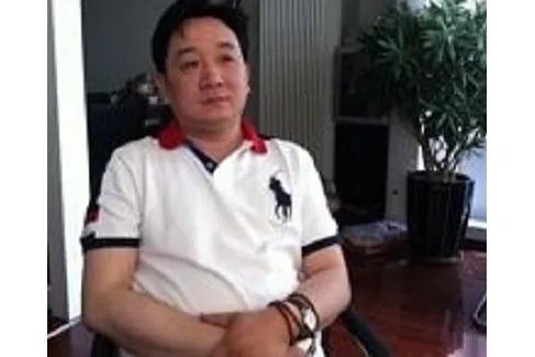 刀郎前经纪人费刚的话有一定可信度

近日媒体上一个名为费刚的人，他自称是刀郎前经