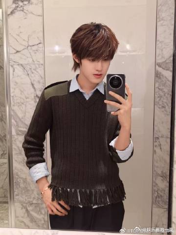 张泽禹发文感谢粉丝 张泽禹发长文感谢粉丝，真的好让人感动啊！他一直用自己的方式传