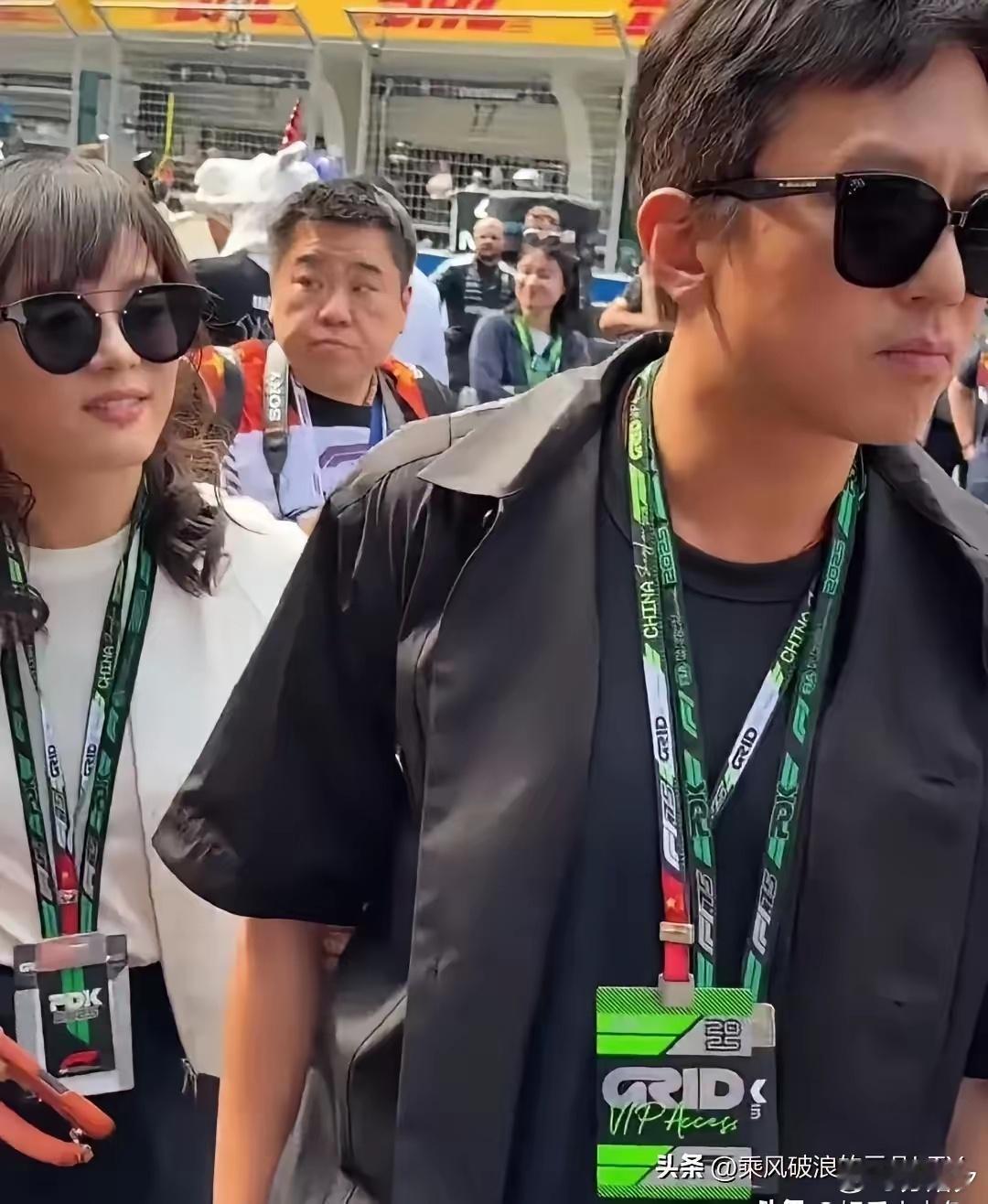邓超孙俪一家现身上海F1赛场，13岁儿子身高超妈妈 小花一身黑超酷 ​​​