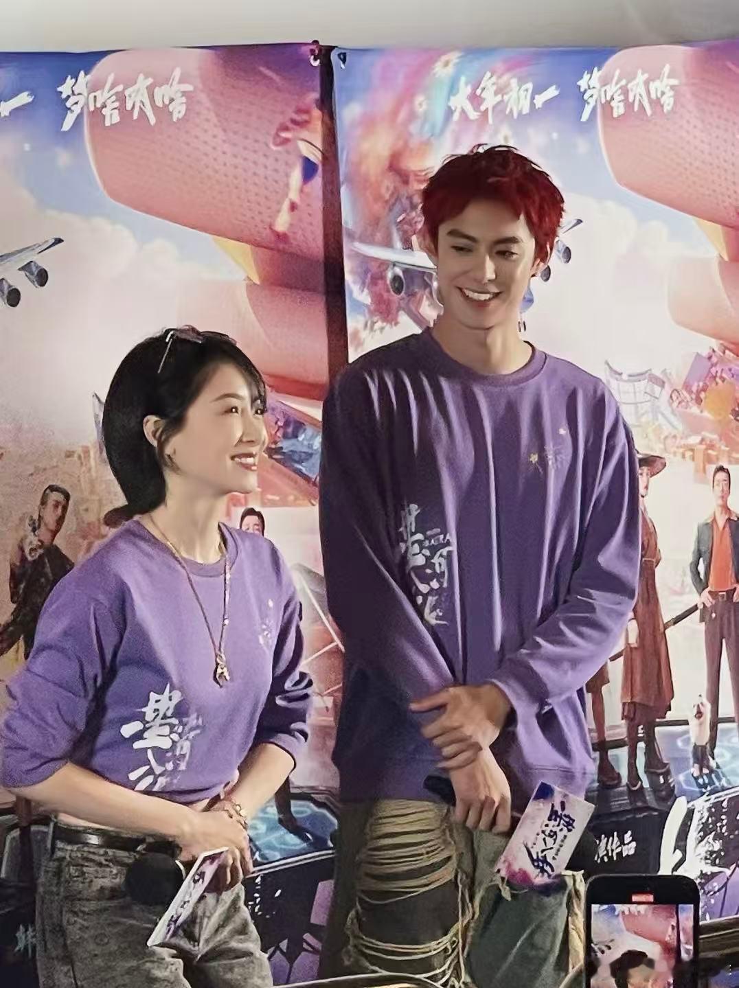 王鹤棣宋茜谈无实物表演 王鹤棣和宋茜聊起无实物表演时的专业态度让人敬佩，小星河团