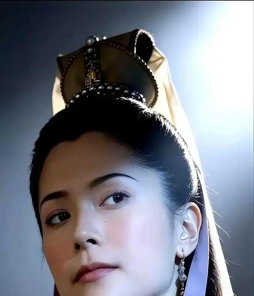 删了琴清，新版《寻秦记》2023年上线才没被骂翻。
 
它把武侠主线拉满，感情戏