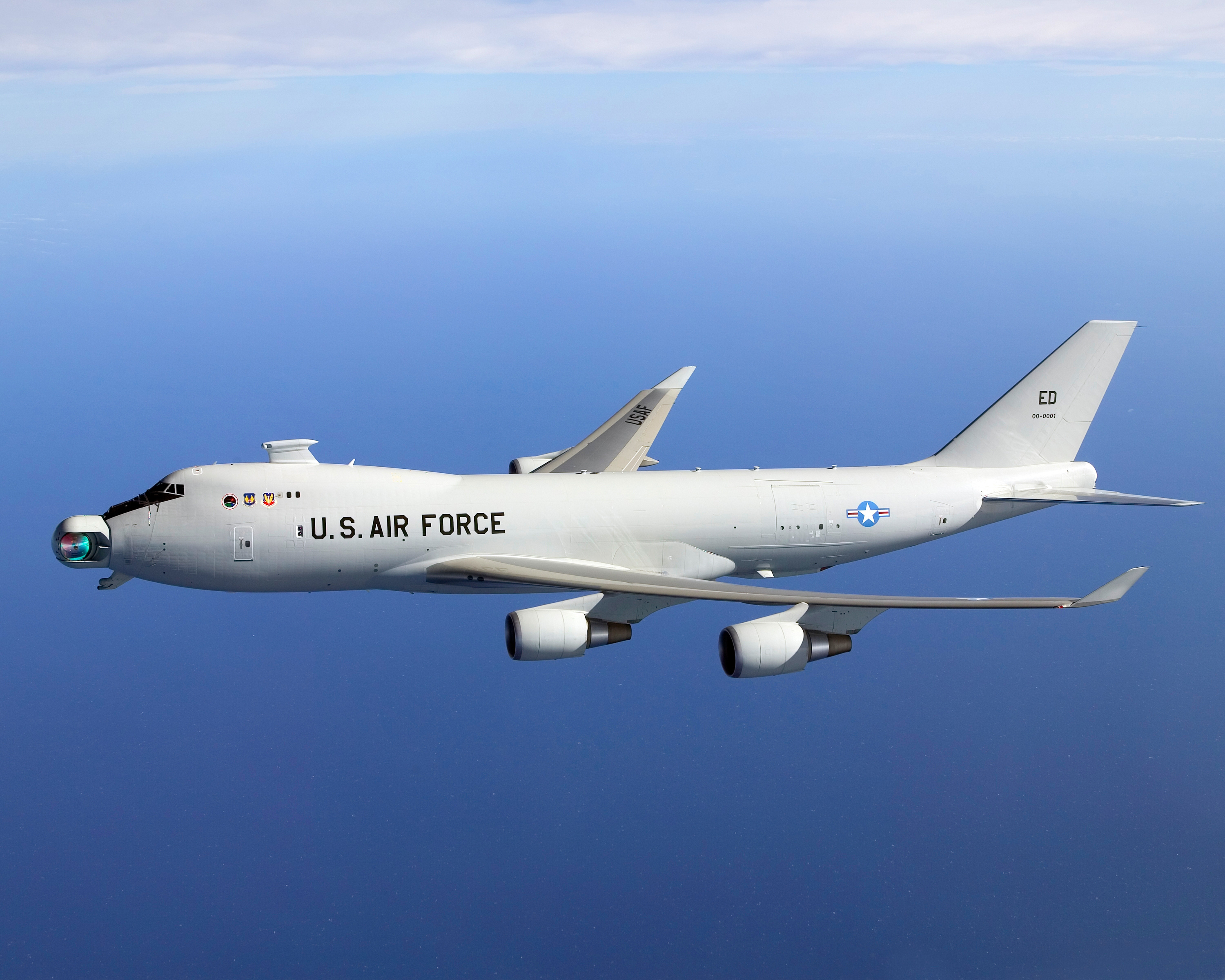 飞扬军事 2007年7月19日，美国YAL-1空基激光武器测试平台完成首飞 