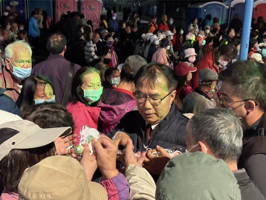 邱议莹拼高雄市长初选最后冲刺，黄伟哲现身力挺
民进党高雄市长初选倒计时，立委邱议