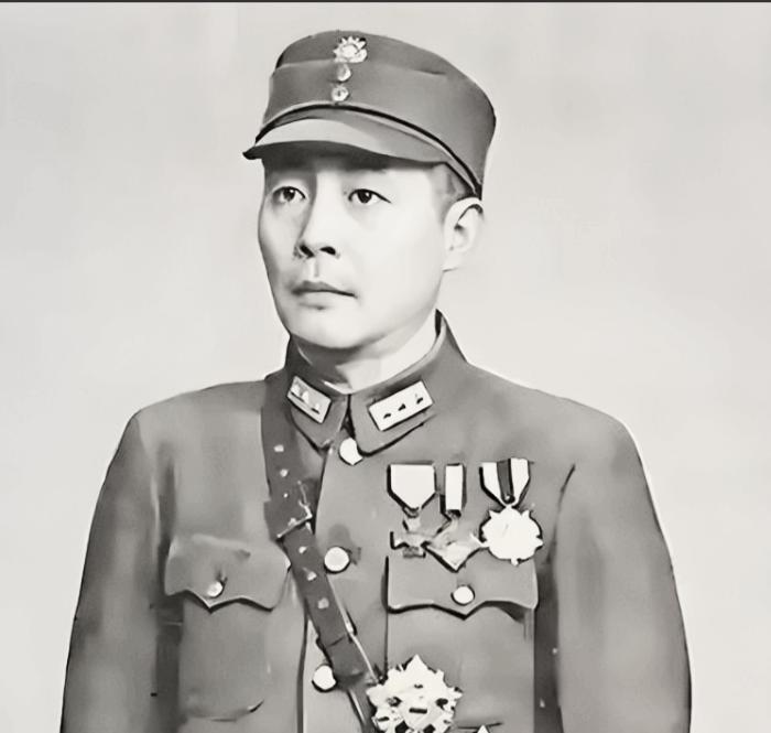 1938 年国军上将钱大钧，黑着脸走进军统湖北站，当着众特务的面，一枪打死了副站