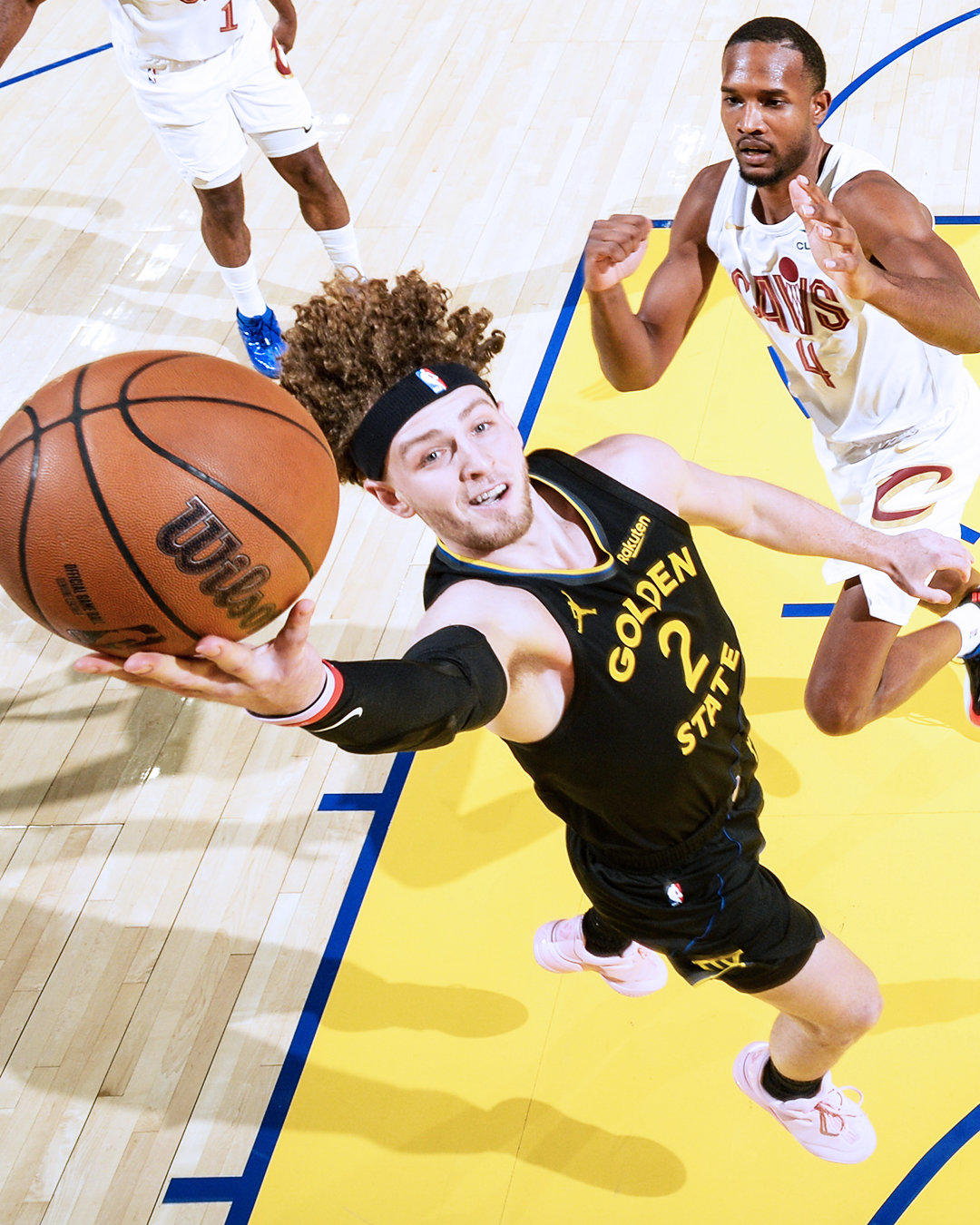 第一节结束，勇士26:30骑士；斯宾塞7分。骑士vs勇士