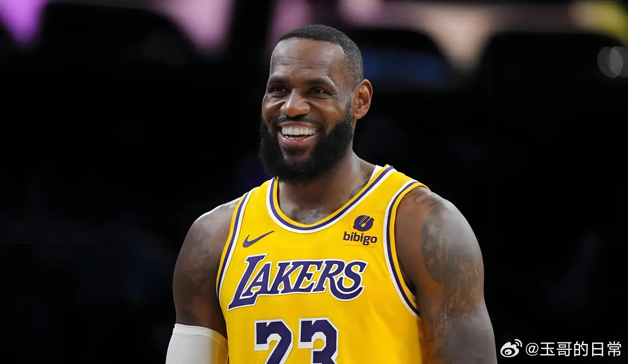 曝詹姆斯下赛季愿降薪留队ESPN名记谢尔本报道，詹姆斯愿意接受降薪，帮助湖人队处