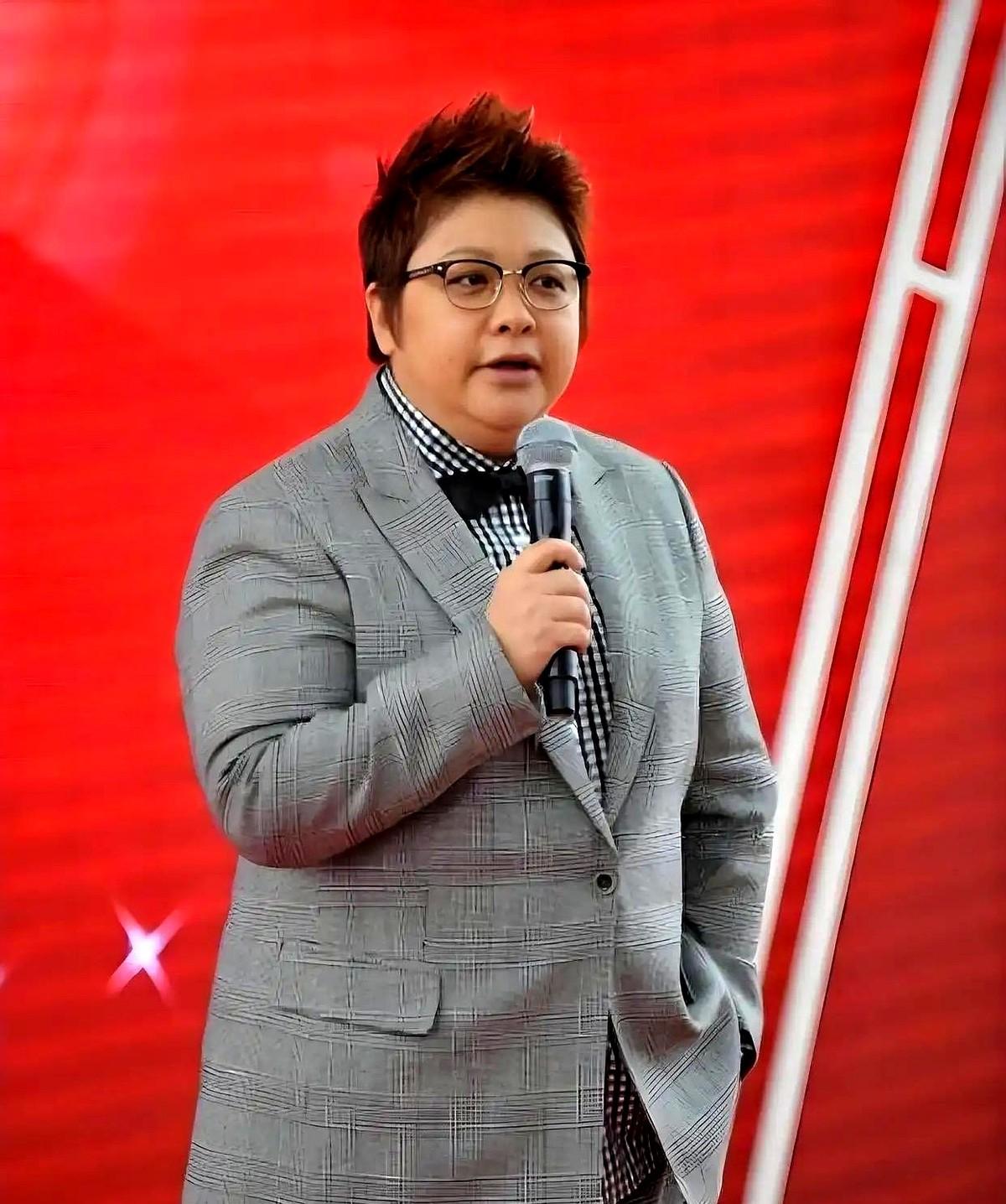 韩红基金会捐1000万支援香港这事，评论区直接吵翻了！

有人杠：“香港有钱人多