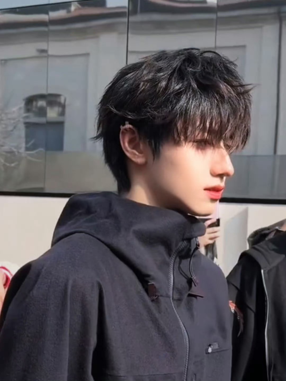 咪的天…..朱志鑫给米兰人一些纯正东方面孔的震撼….🚬朱志鑫all black