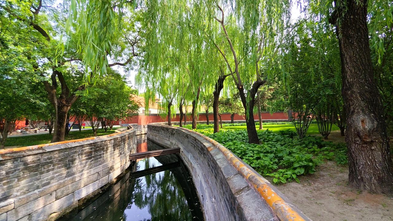 昌平与延庆急需一条地铁站
延庆到北京西直门有两个高铁，一是八达岭高铁站，一是延庆