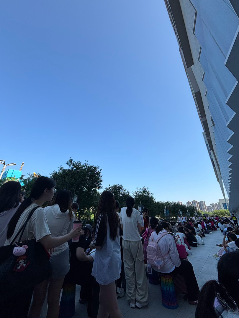好多人 