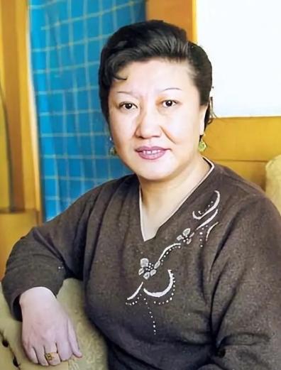 2005年，高秀敏突发疾病去世，留下了长春、北京、珠海的七套房子和巨额的存款，长