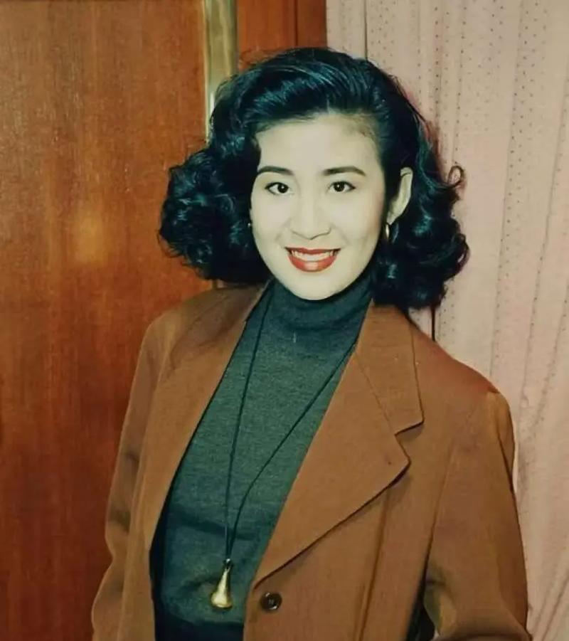 心理学家说：“长得丑的人是体验不到爱情是什么东西的。因为，谁都没有真正的爱情，而
