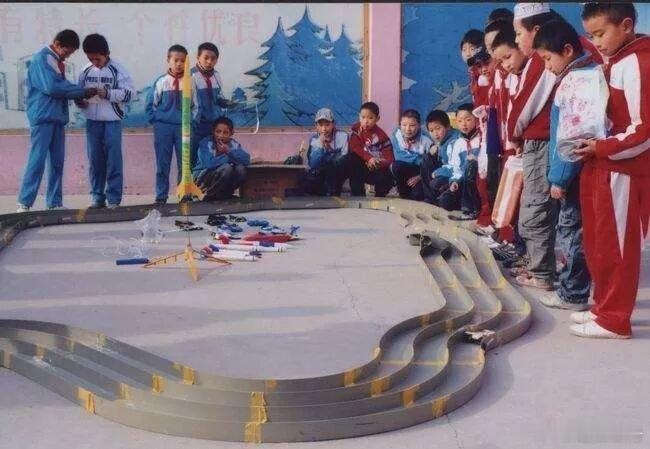 天津劝业场装修文物重见天日劝业场还有一个点，让小时候的我心向往之。“四驱车”，这