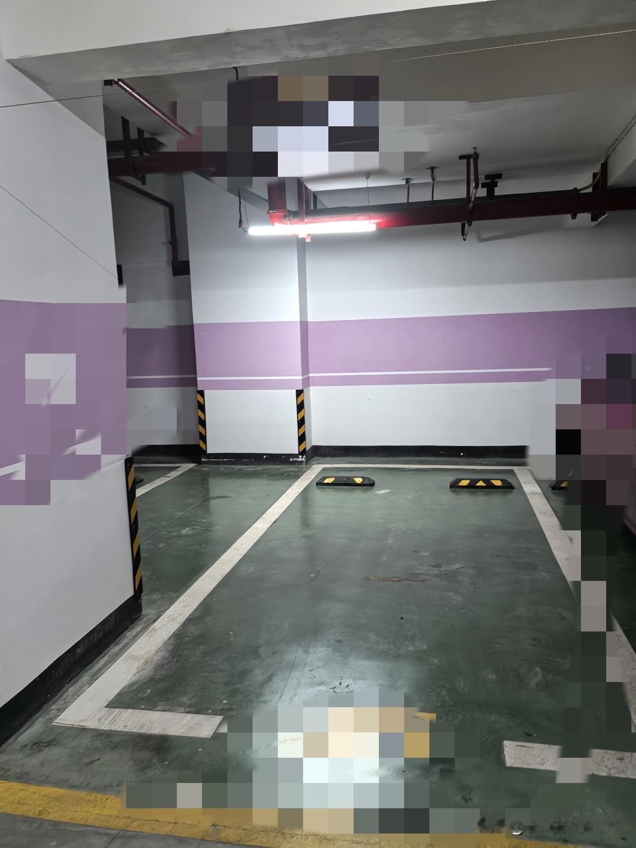 我们小区负三楼的车位卖3.58万，而5年前卖8万多，听说18年那时候卖10万一个