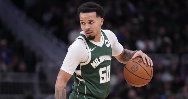 多方消息称，菲尼克斯太阳预计将裁掉后卫科尔·安东尼。太阳此前在一笔清理薪资的交易