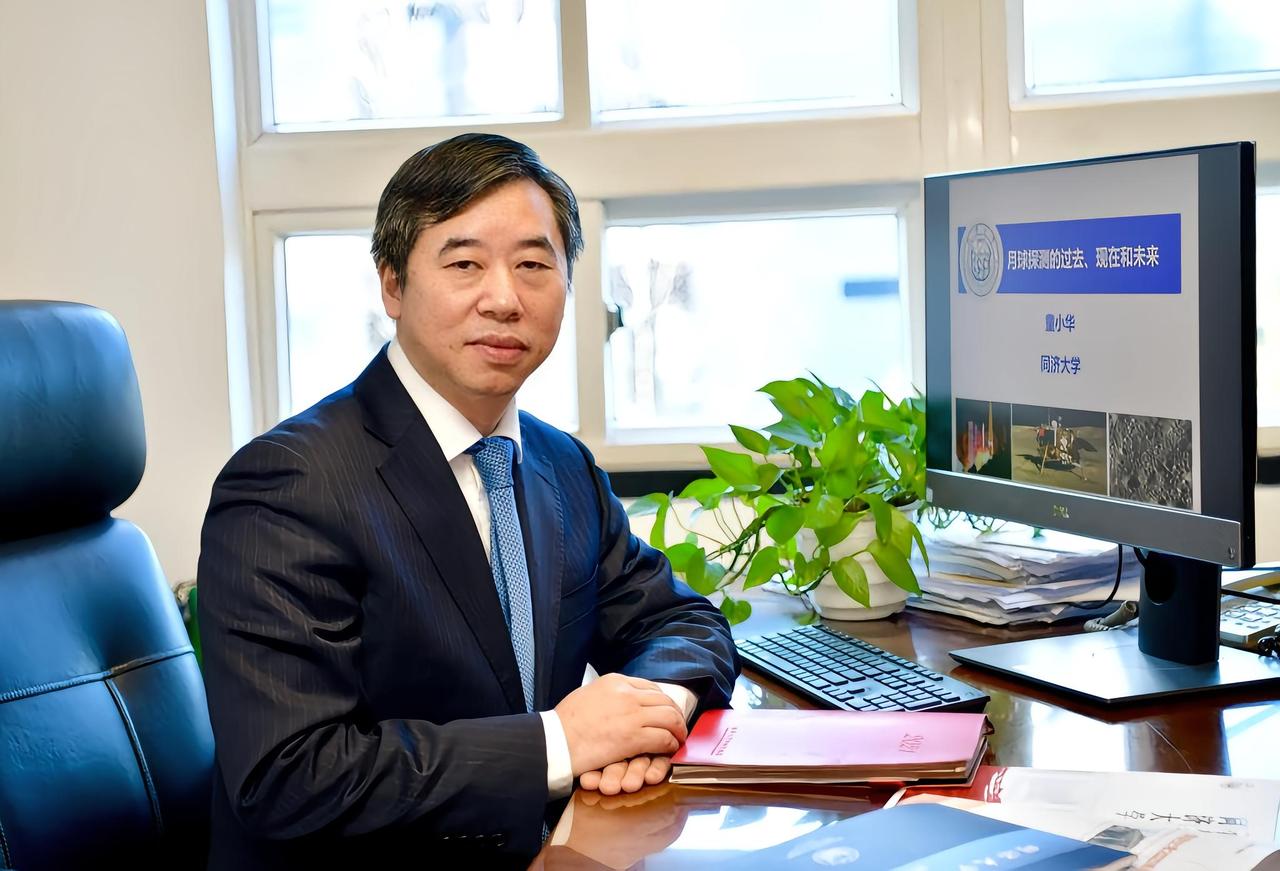 童小华，1971年2月出生于江西抚州，毕业于同济大学，同济大学党委常委、副校长、