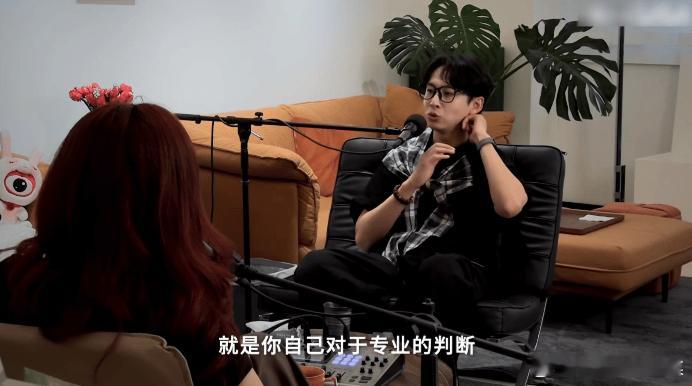 齐思钧是跳地联合制片人小齐一直以来的努力没有白费！看到他作为联合制片人出现在片尾