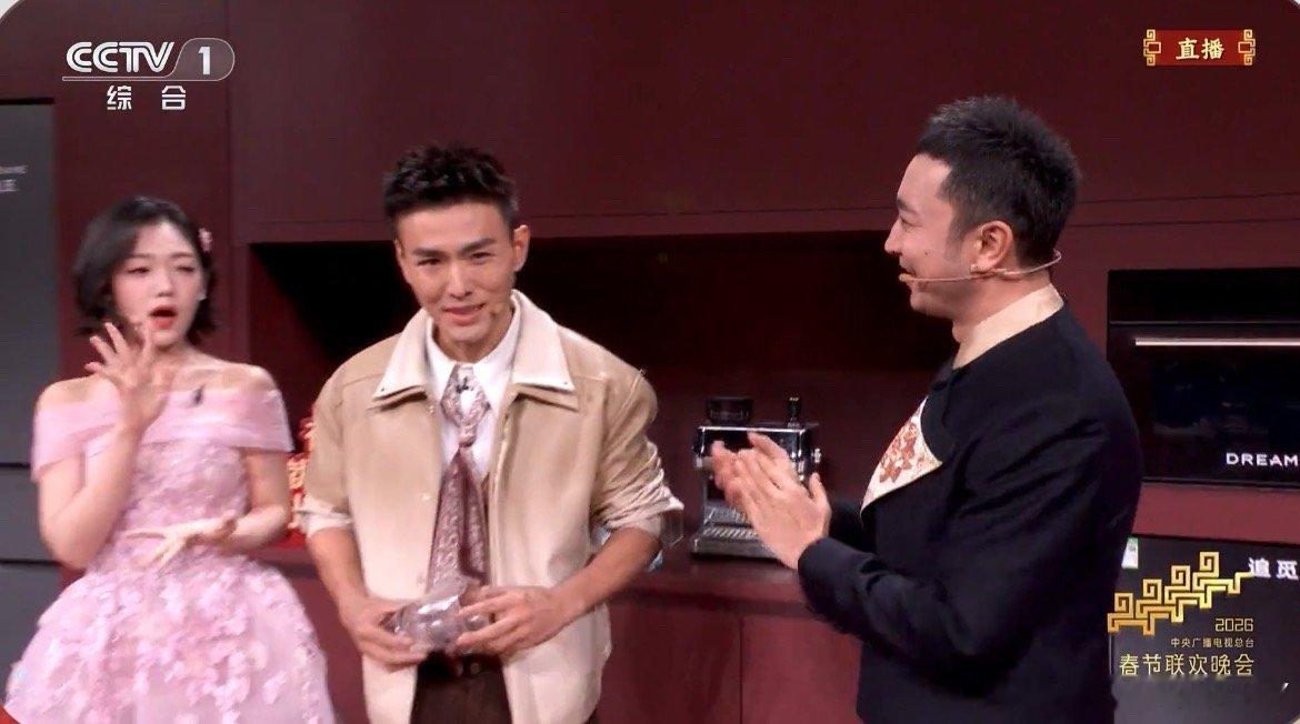 为啥邓男子能一直出来变我记得有一年他变砸了？春晚