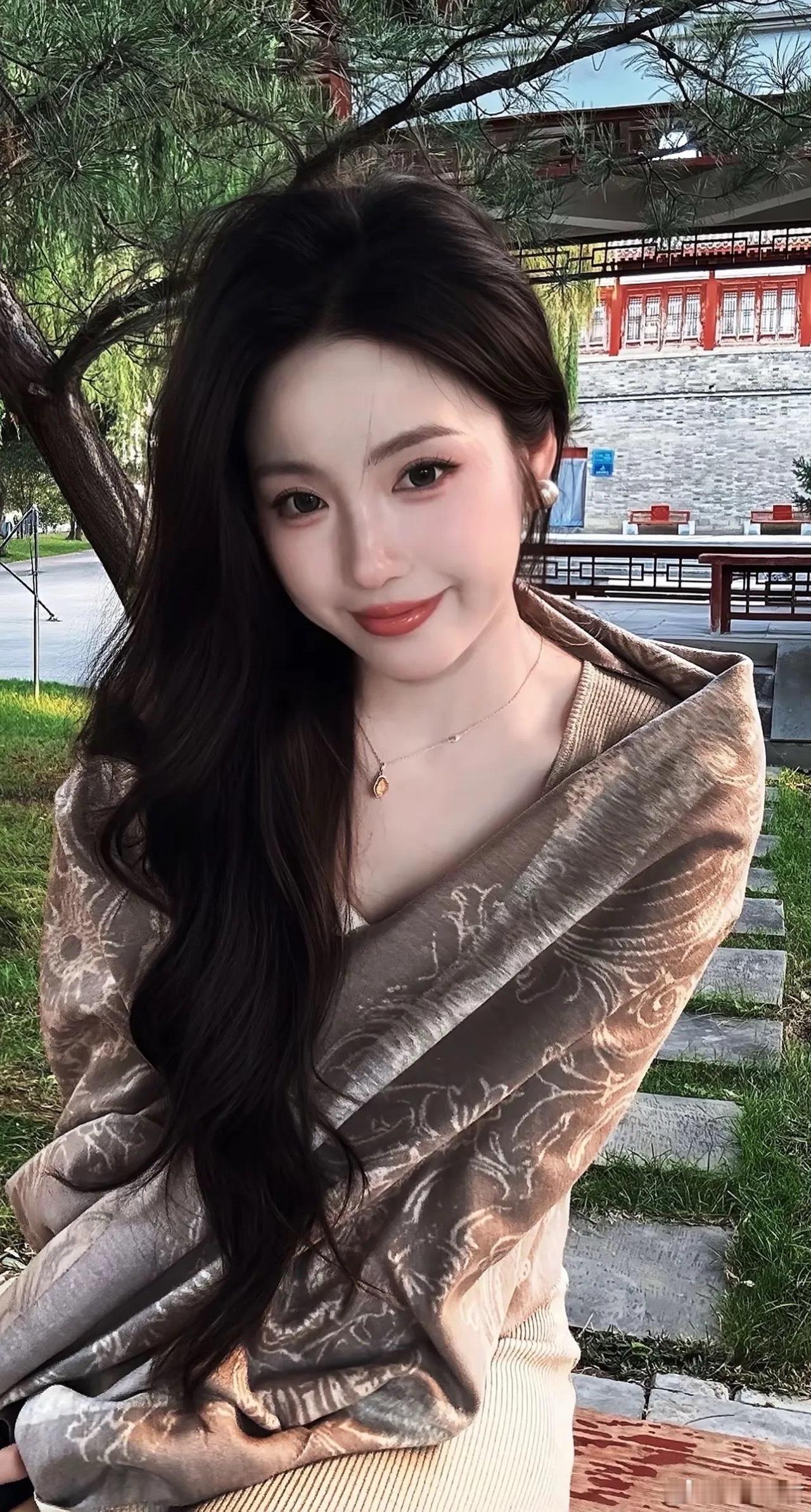十个男人九个色，十个女人九爱钱。十朵菊花九朵黄，十个女儿九像娘。十个秃头九个富，