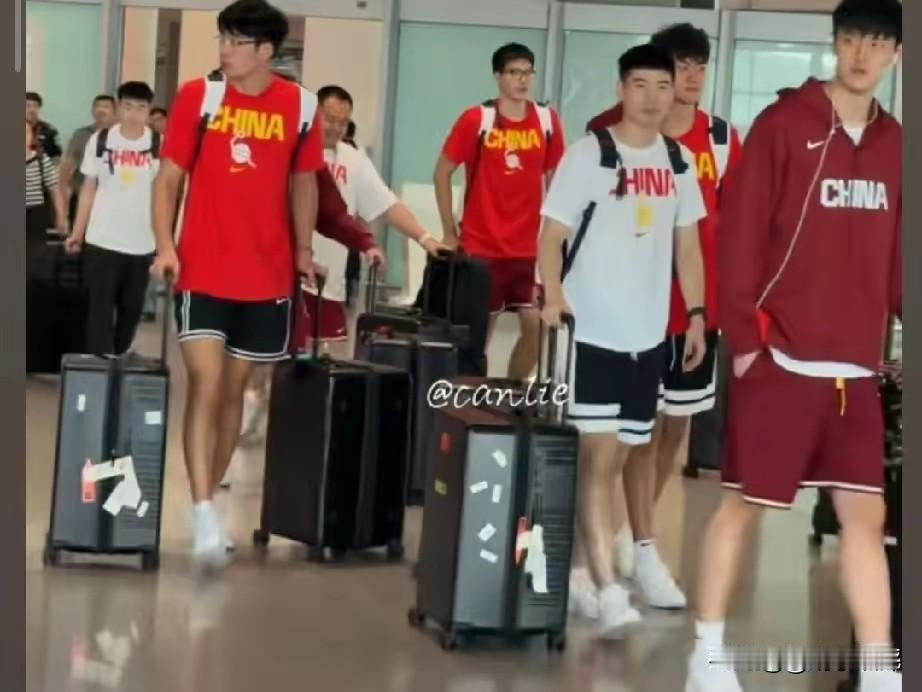 中国男篮已回国，世预赛第二阶段比赛8月底开始，面对全新的西亚对手，中国队要做出改