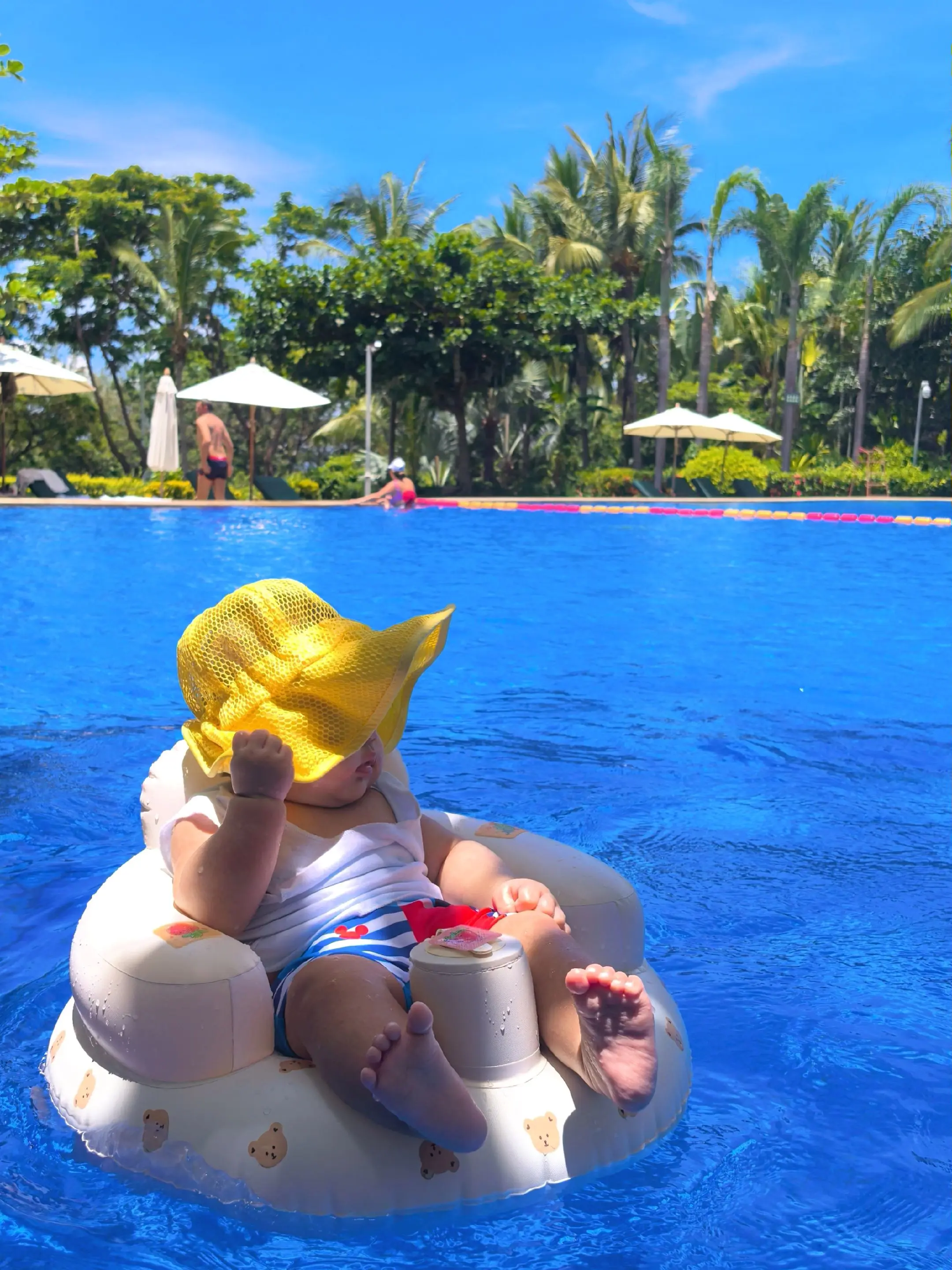 后来我成了大人，有两个小孩叫我妈妈。姐弟局，度假风，互相陪伴，共同成长。