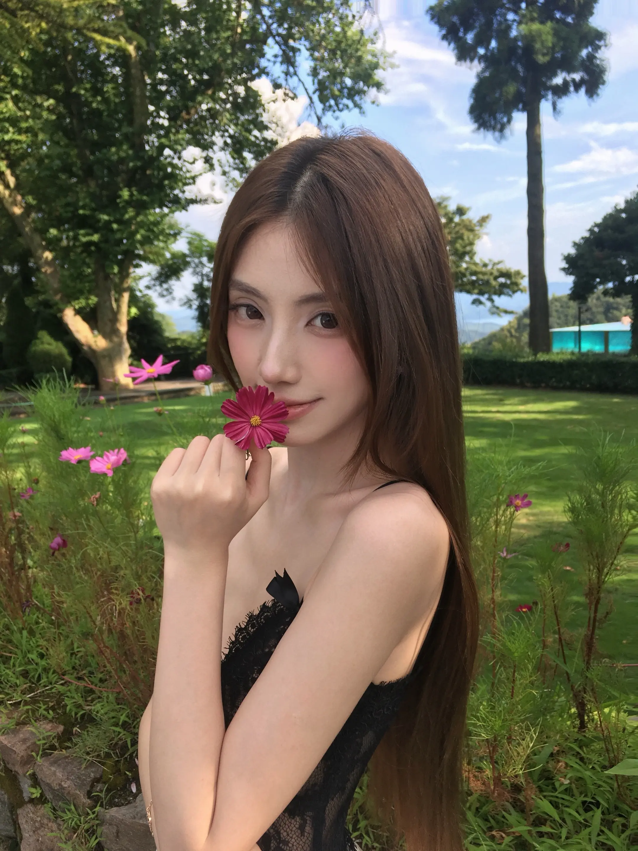 你的笑总是装作很天真。