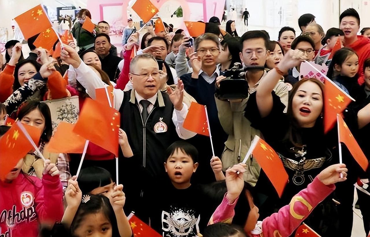 别再只盯着武统、和统？台湾地区有人直言两条路都走不通，大陆早已开启台海统一第三条