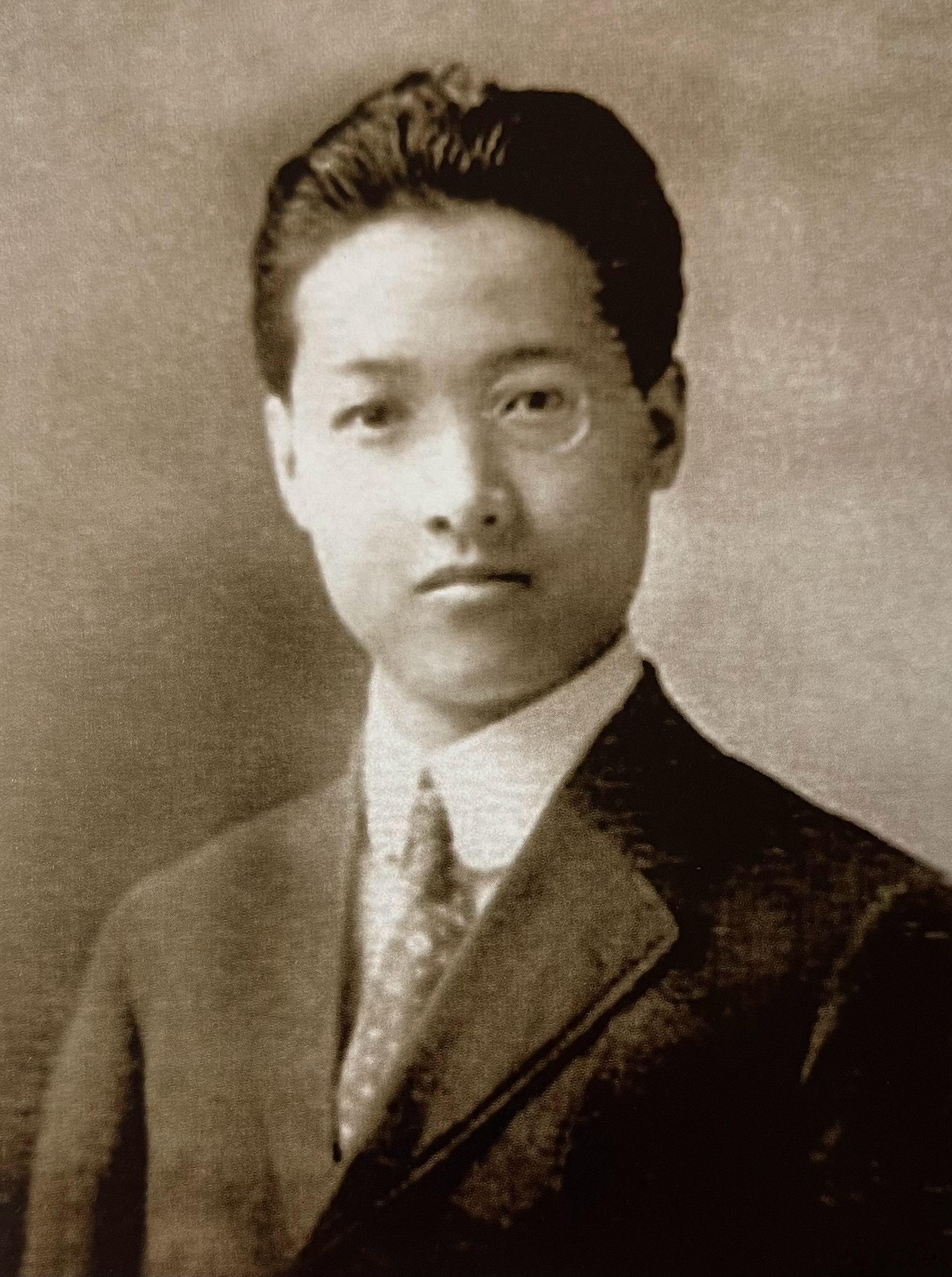 赵元任先生这张照片在天津博物馆“中华百年看天津”的展厅里能让人眼前一亮。真的是灵
