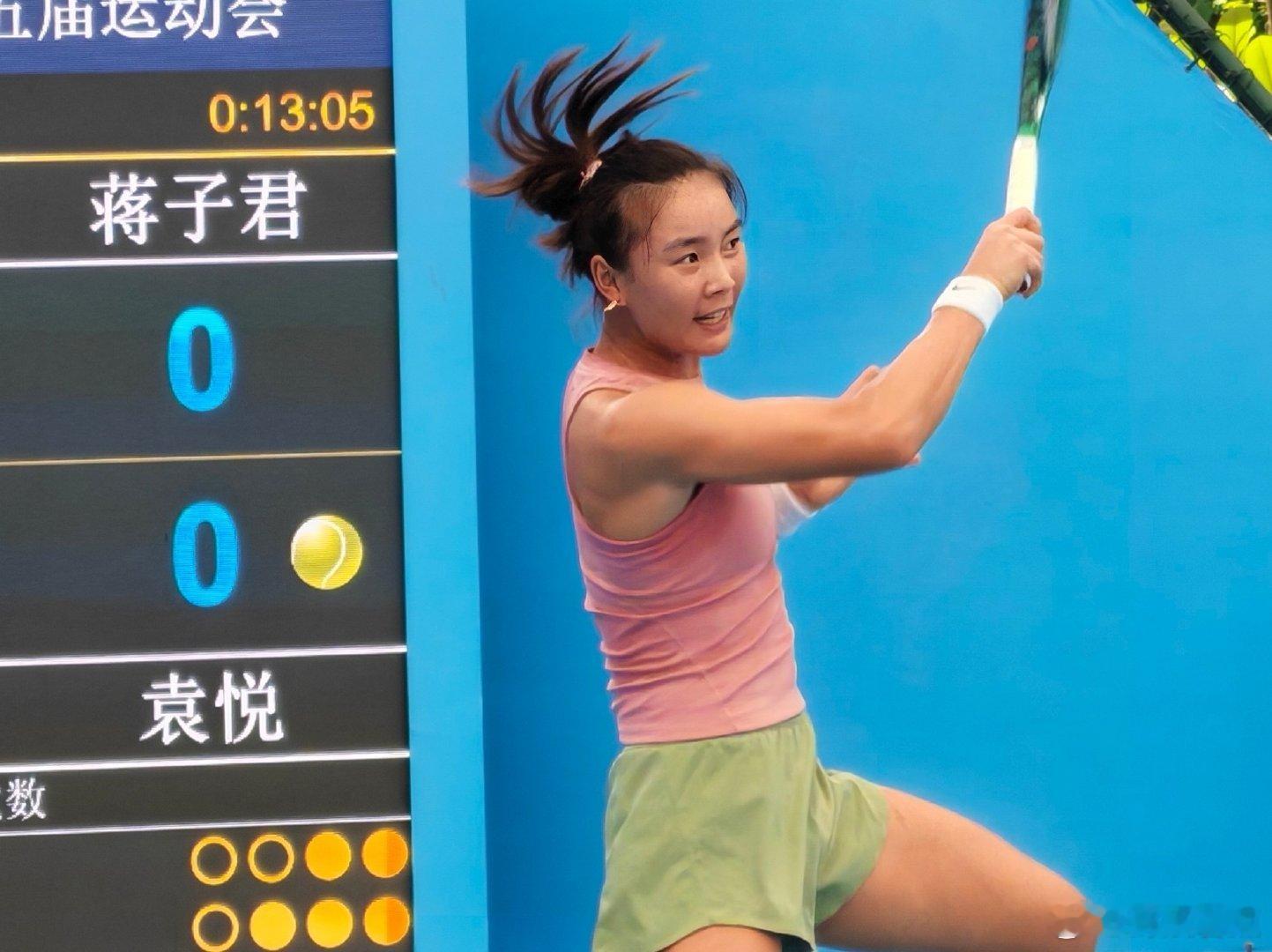 深圳全运观众的拍摄技术直接拉满！远看台也能定格夺冠狂喜、肌肉发力、游泳水纹，高清