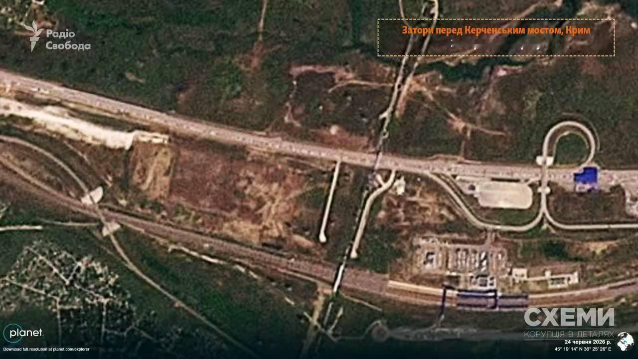 克里米亚出大事了！不是乌克兰军队打进来了，是俄罗斯人自己在跑路。排了15公里的队