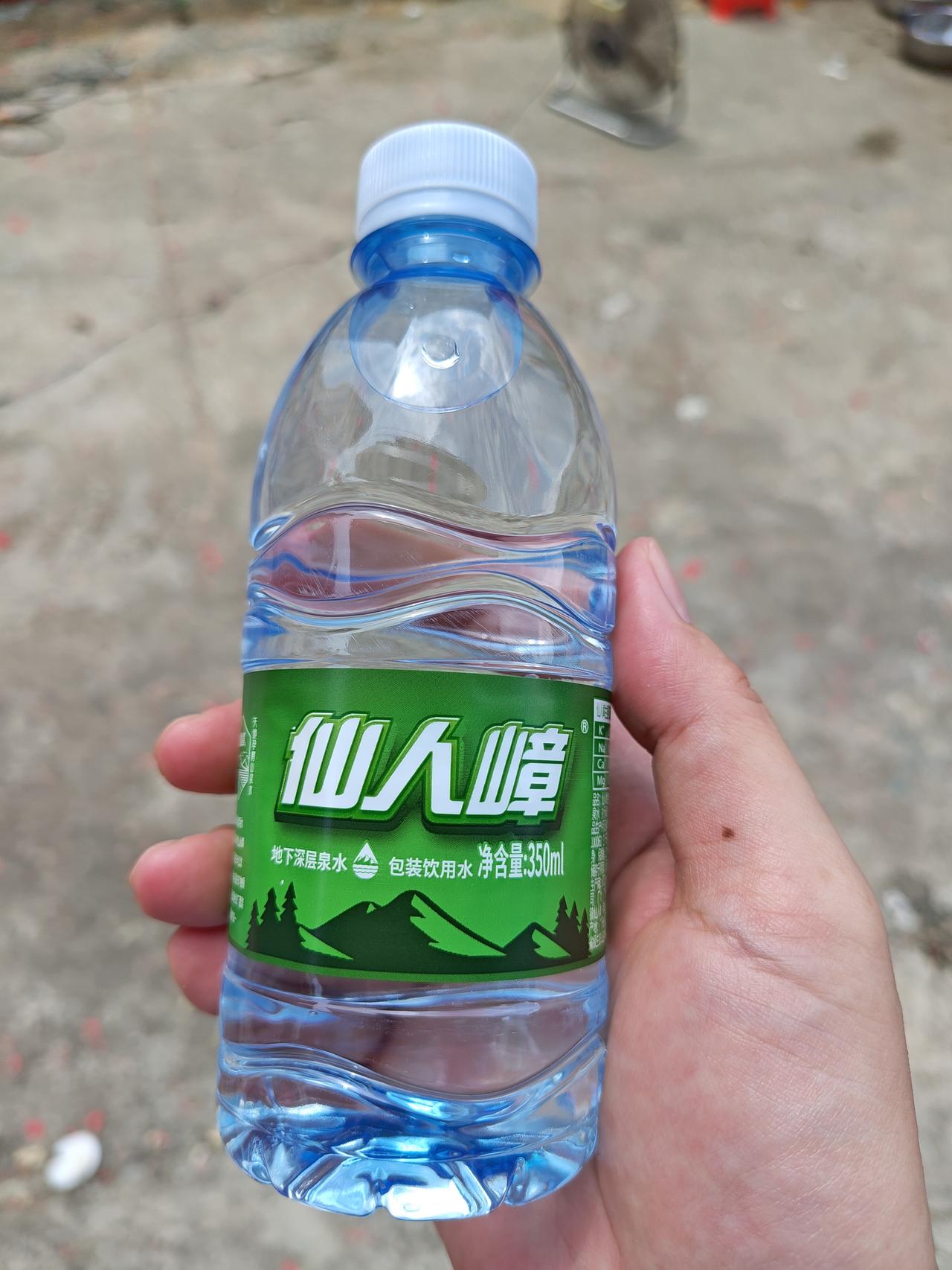 廉江本地的矿泉水牌子：仙人嶂