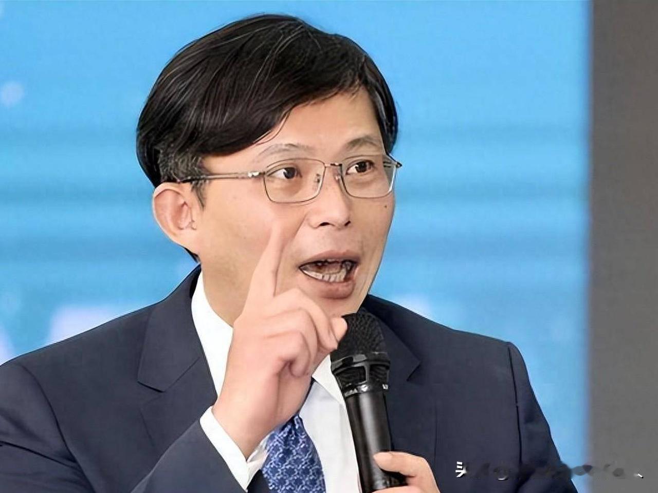 国台办每周批评赖清德一次，民进党发言人吴峥当众宣布"快被烦死了"。很多人以为这不