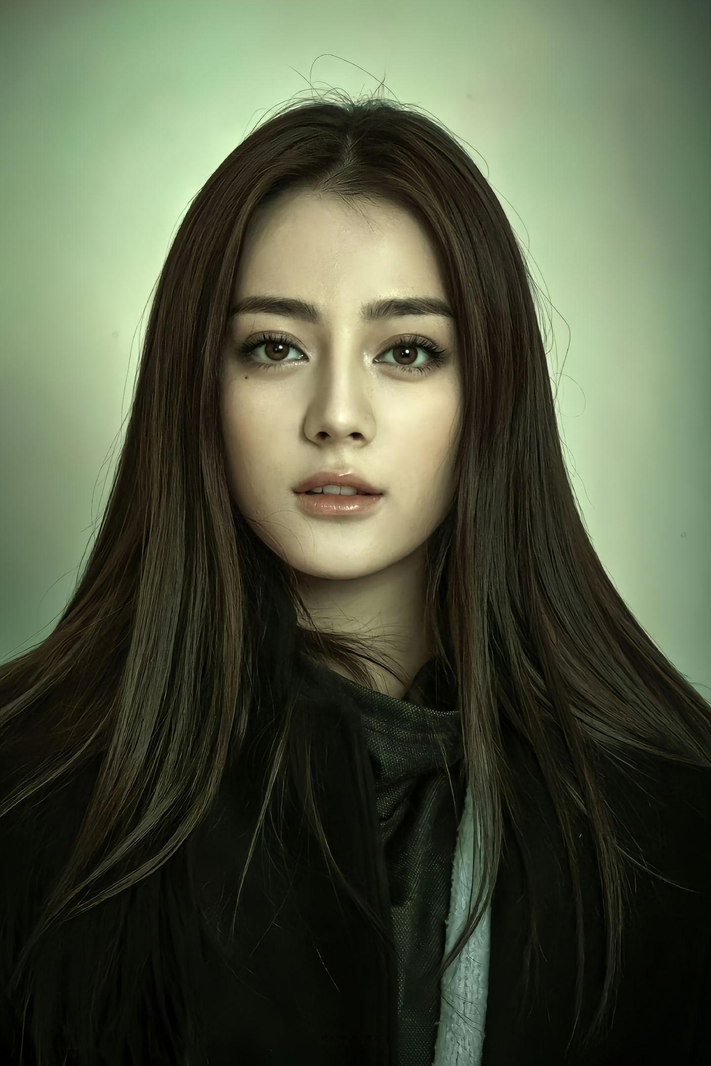 【迪丽热巴】谁跟你大花幼年体，老娘是天生顶流命cr logo 迪丽热巴ELLE3