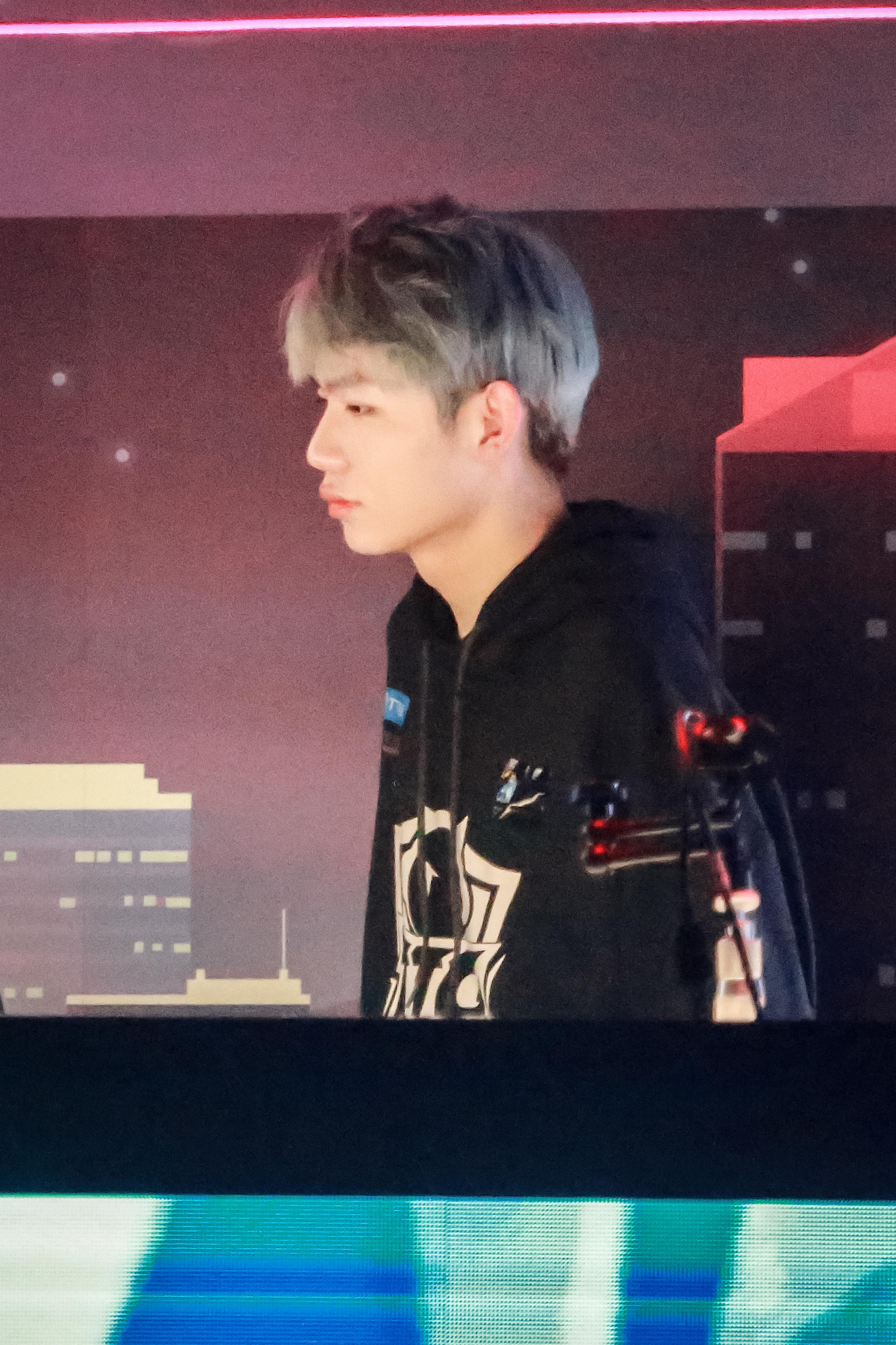 九尾XXZ  .电竞夏日营业中 .与九尾共赴鑫光璀璨