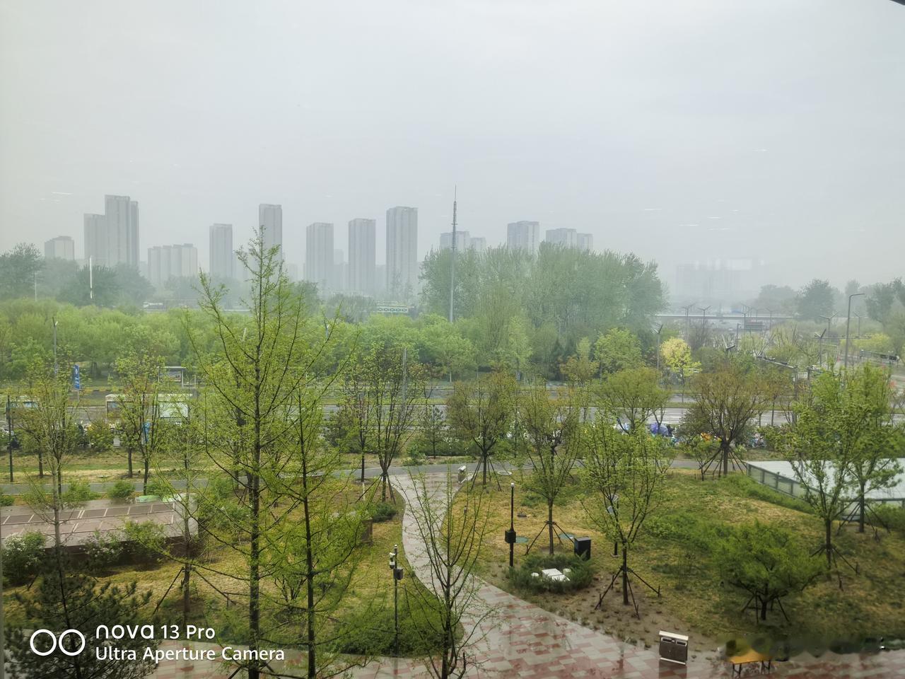 苏武慢·往事悠悠
 
沉鱼落影，断岸寒山，笙瑟箫声凄咽。云水空冥，群峰隐约，浪迹