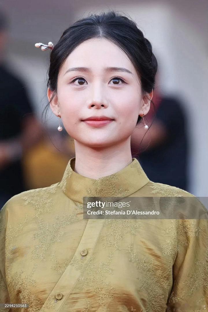 王晓慧素到假睫毛都没贴理讨王晓慧淑柔以后真的进圈会不会也被说普[思考]但这么素的