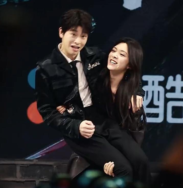 家人们，有没有人和我一样被 王影璐一生要强的中国女人 这话题吸引来的！看《异人之