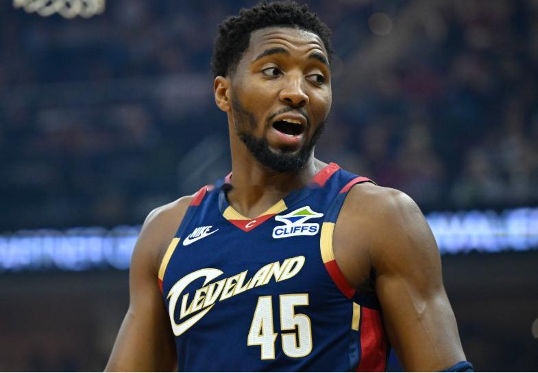 据The Athletic报道，克利夫兰骑士已对其主场场地完成临时改造，旨在降低