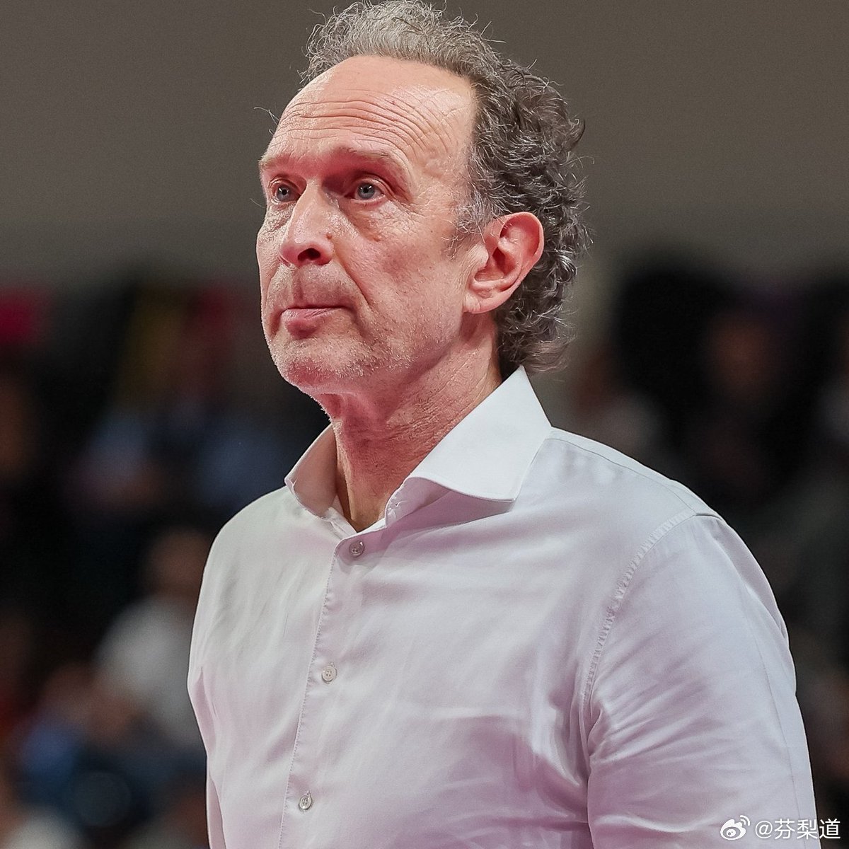 国际排坛动态意大利女排“诺瓦拉俱乐部宣布，已与主教练贝尔纳迪分道扬镳（解约）。”