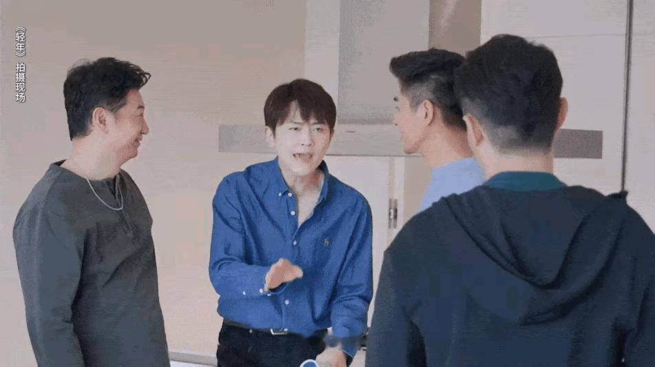 二皇子王启年新剧化敌为友演发小？刘端端和田雨，霍建华，乔振宇《轻年》里饰演热血四