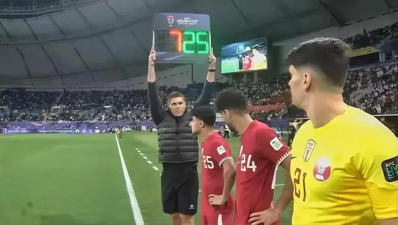 能不能国足队员输一场球就去踩一个月缝纫机，这样看谁还不出力！卡塔尔主力换成了替补