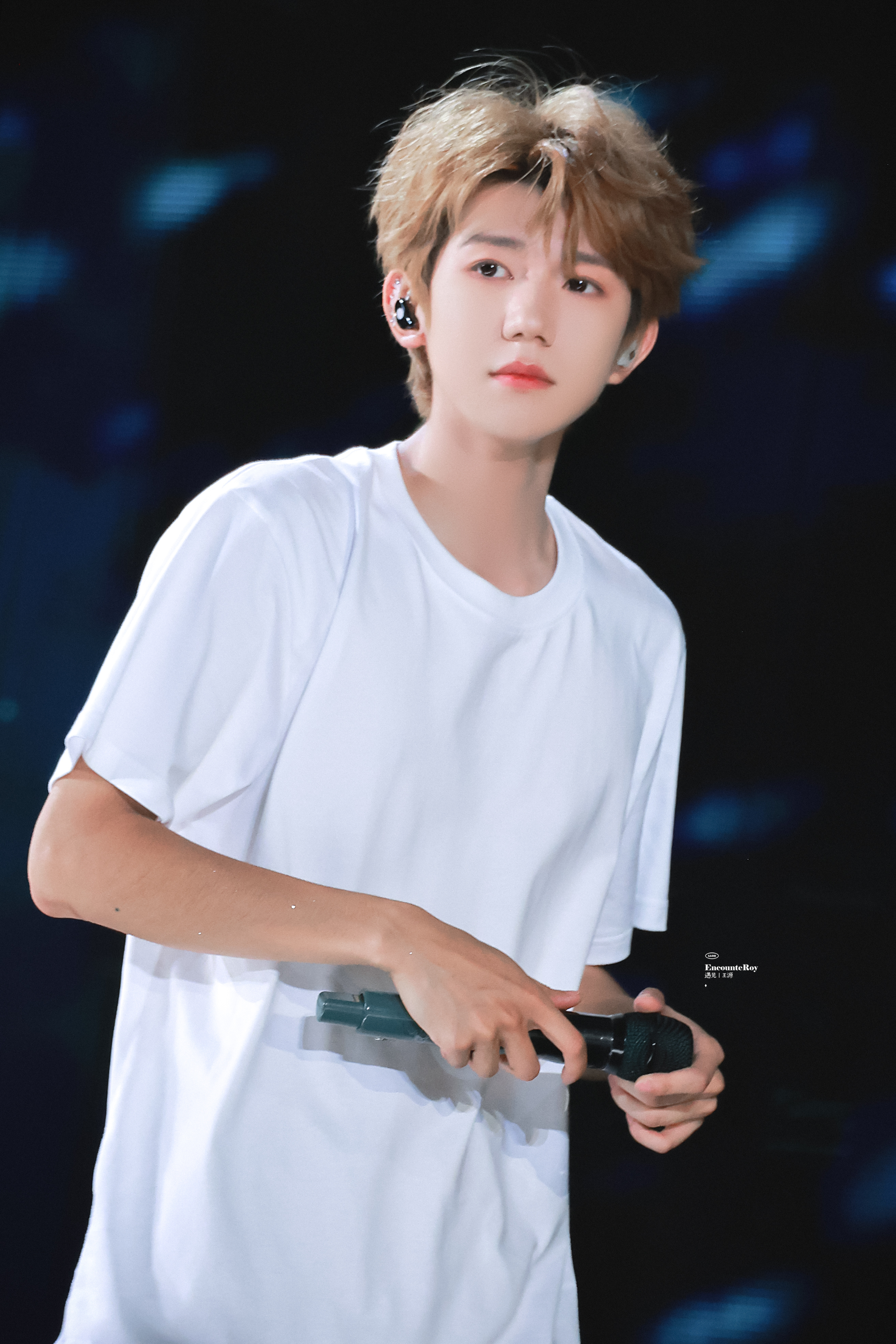 王源 𝟐𝟔𝟎𝟕𝟎𝟑📍𝐒𝐡𝐚𝐧𝐠𝐡𝐚𝐢纯🤍王源宇宙
