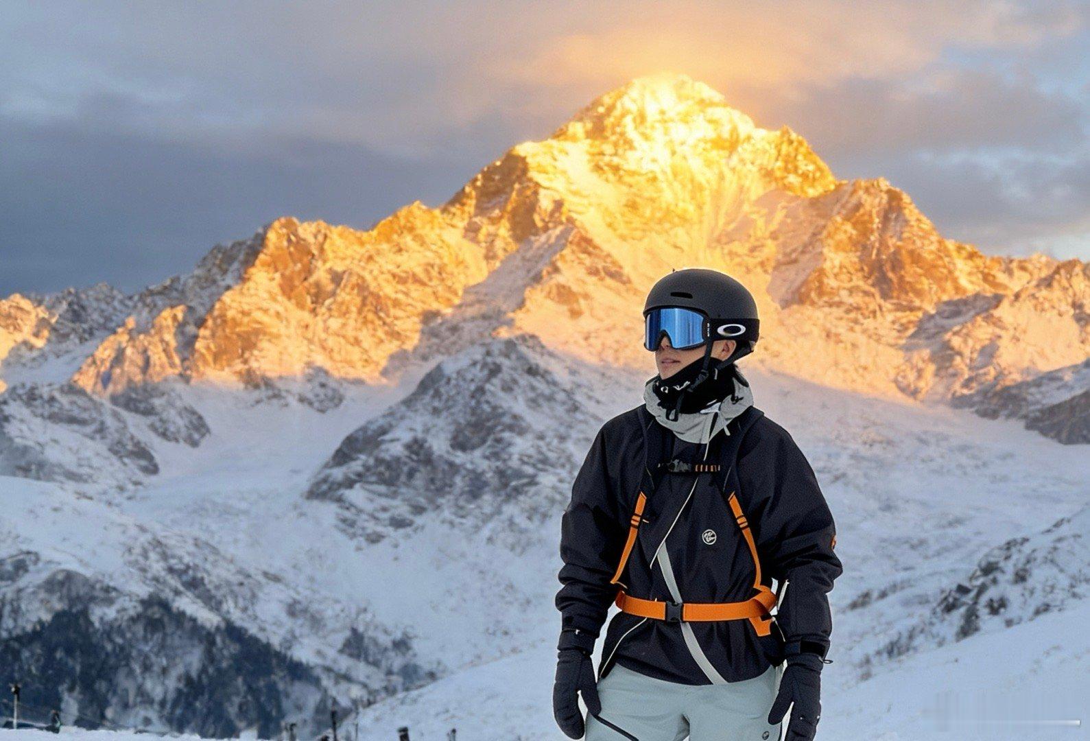 Ischgl的雪场换个日照金山背景，毫无违和感啊！帅就完了！ 奥地利